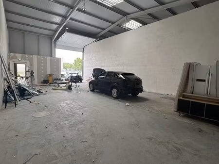 location locaux d’activité / dépôt / stockage / bureaux – clonas-sur-varèze (38)