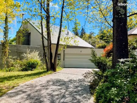 maison contemporaine aux portes de pau dans un environnement privilégié  à 5 mn des commer