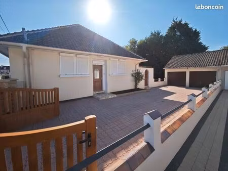 propriété 6 pièces de plein pied 124 m² + jardin  garage et parking
