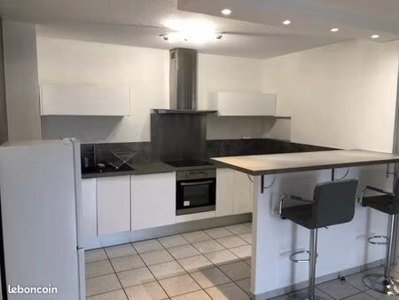apt 54m2 avec balcon  parking et piscine dans résidence