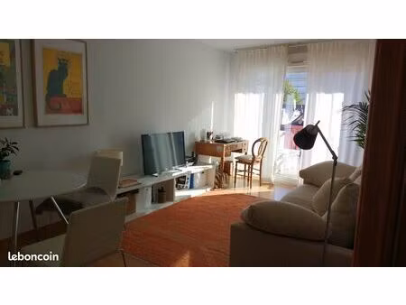 appartement 2 pièces 44m² centre ville - location à l'année