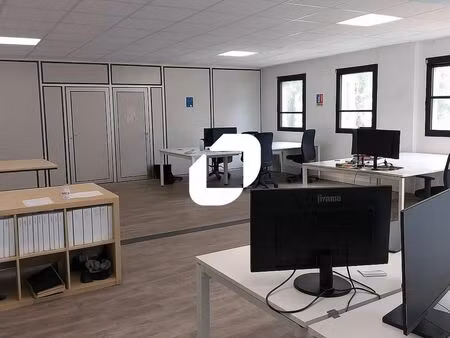 bureau 272 m²