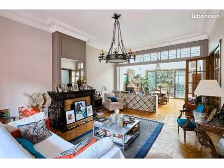 maison 8 pièces 306 m²