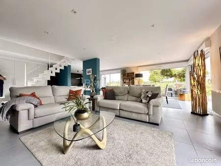 maison 6 pièces 245 m²