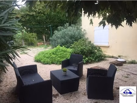 location appartement 5 pièces 90 m² à sanary-sur-mer (83110)  1 400 €
