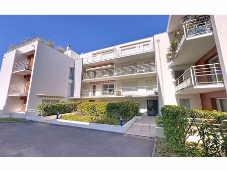 appartement tours 68 m² t-3 à vendre  244 800 €