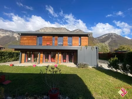 exclusivité maison d'architecte à lumbin 151 m2 au calme vue belledonne et chartreuse