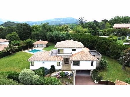 maison 7 pièces - 250 m²