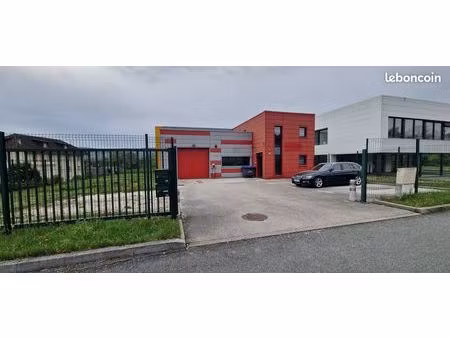 location batiment bureaux + stokage + parking clos