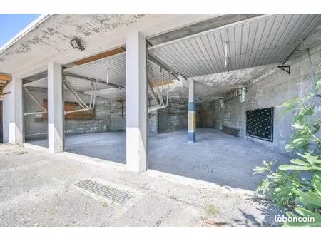 grand grages de stockage 84m²