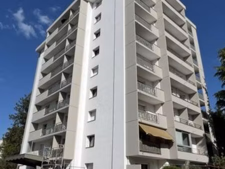 t2 annecy 52m2 + place privative + terrasse + balcon + cave