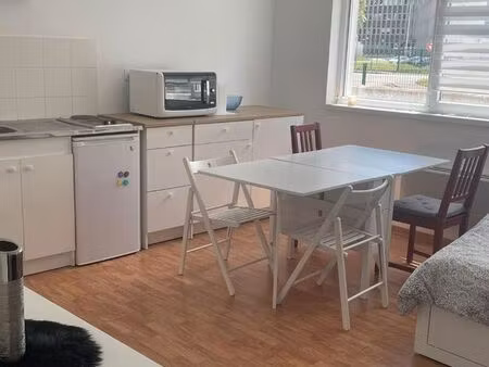 studio 1 pièce 27 m²