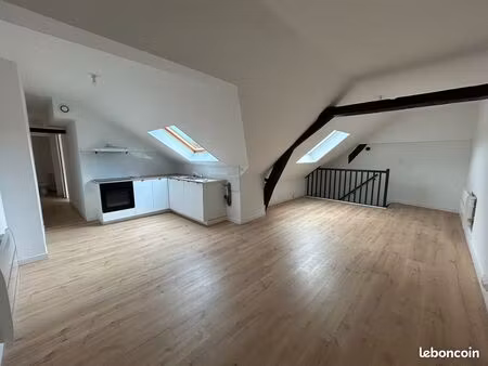 t2 bis rénové avec bureau – 68 m² au sol – centre-ville du quesnoy