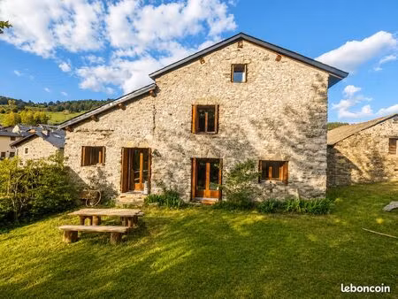 maison familiale à la montagne – 171 m²  5 chambres  jardin – proche les angles et formigu
