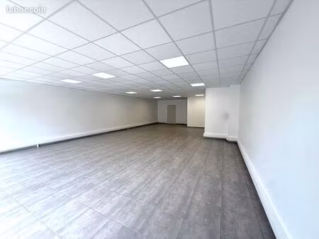 a louer - local commercial 93m² - proche centre-ville  forte visibilité