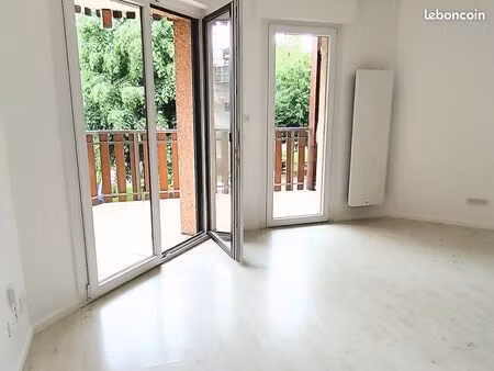 annecy-le-vieux colline – t4 de 68 m² – 3 chambres – 2 balcons – dpe c