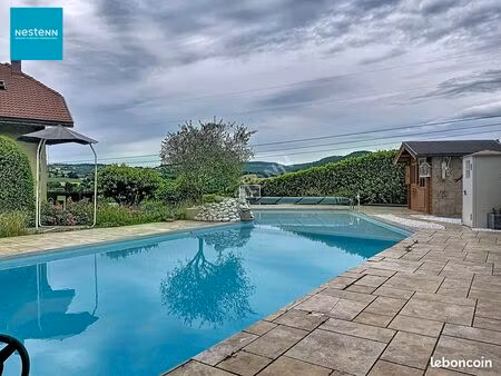 maison 9 pièces 381 m²