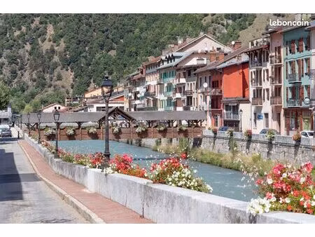 garage 95 m² moutiers