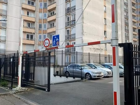 place de parking sécurisée en sous-sol – petit-quevilly – 6000 négociable