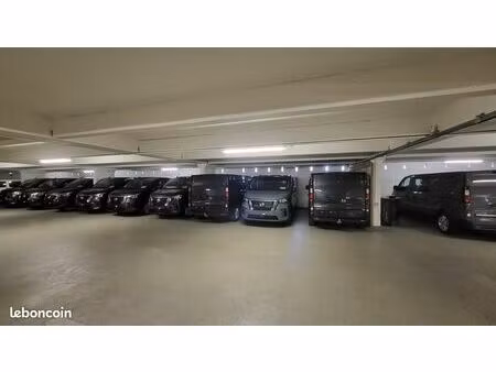 location 1 ou plusieurs places de parking dans garage béton couvert et sécurisé