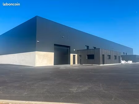 location entrepôt / hangar 500m² + bureaux 70m²