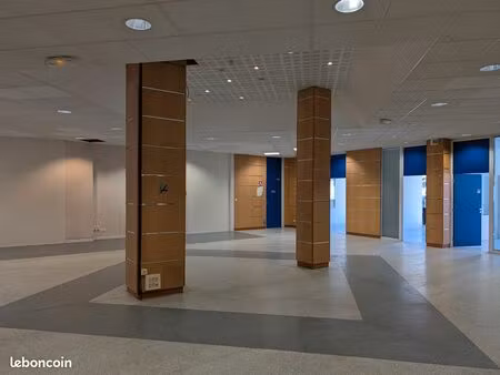 albertville centre – plateau tertiaire d'exception 613 m² (divisible) + 17 parkings privat