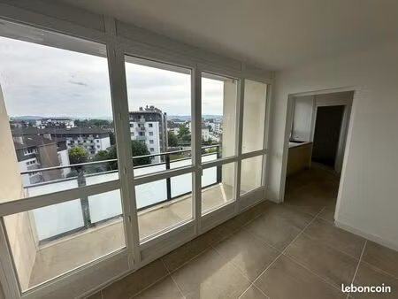 avenue de la plaine – t3 meublé de 70 m² entièrement rénové – vue panoramique