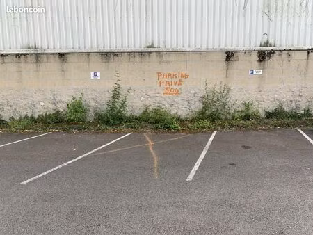 parking/box 1 pièce 7 m²