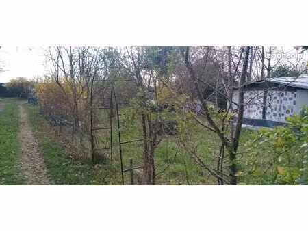 caravane sur terrain non a la vente
