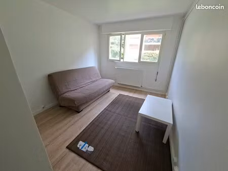 dans résidence calme et arborée  studette 13 m²
