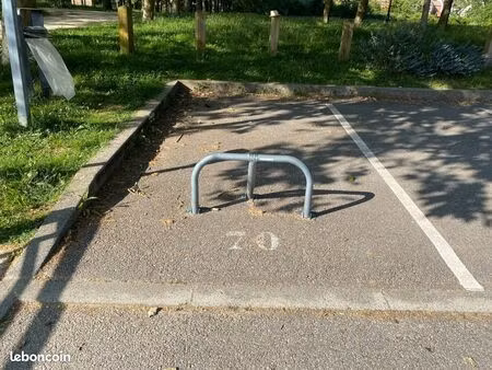 place de parking extérieur - voisins le bretonneux