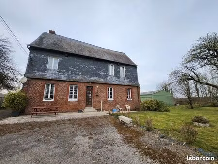 corps de ferme a fort potentiel à 2 min des commerces  1.600m² de bâtiment