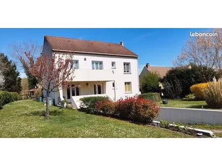 maison bord de lac