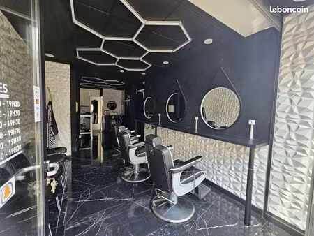 à céder droit d’entrée – local coiffure 22 m²