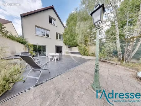 maison 7 pièces 255 m²