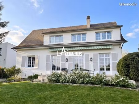 maison 8 pièces 216 m²