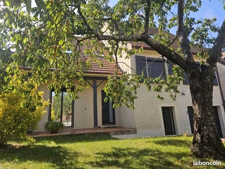 maison 9 pièces 141 m²