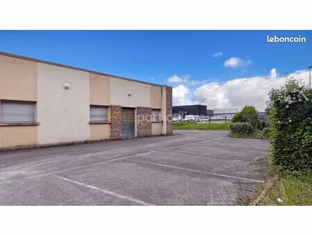 local 590 m² samoreau