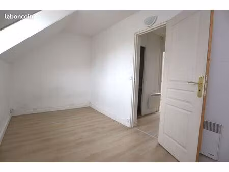 maison de ville à rénover  deux chambres avec cour