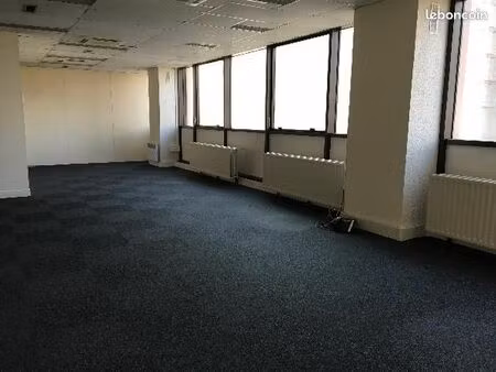 bureau 370 m²