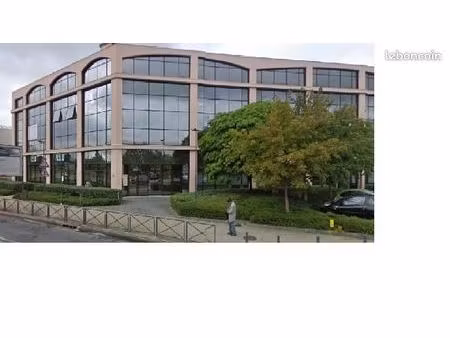 bureau 676 m²