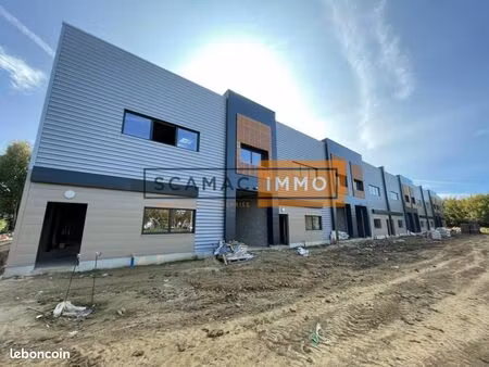 local d'activité 687 m²