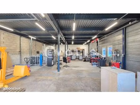 local d'activité 451 m²