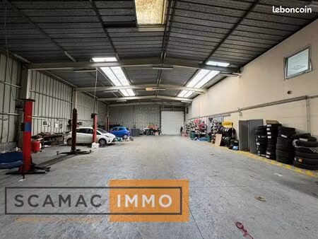 local 900 m²