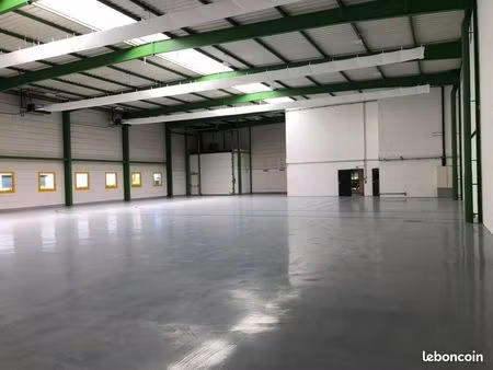 local d'activité 1 001 m²