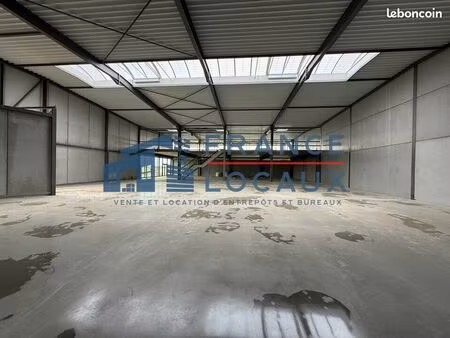 local d'activite 5546 m² le mesnil-amelot