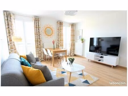 appartement f2 meublé proche vallée village serris + place de parking
