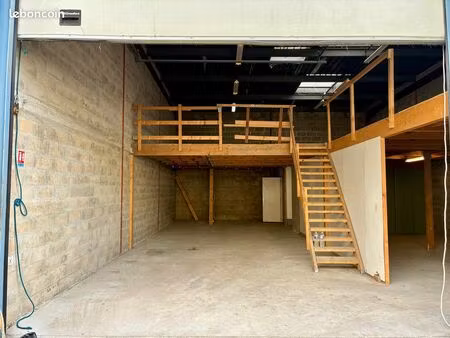 entrepôt 200m2 à louer - proche a13 a14 a15