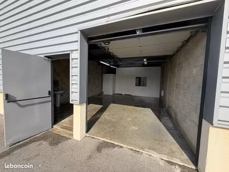 local d'activité 64 m² - mantes