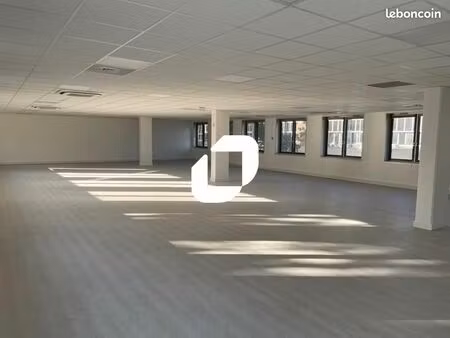 bureau 180 m²